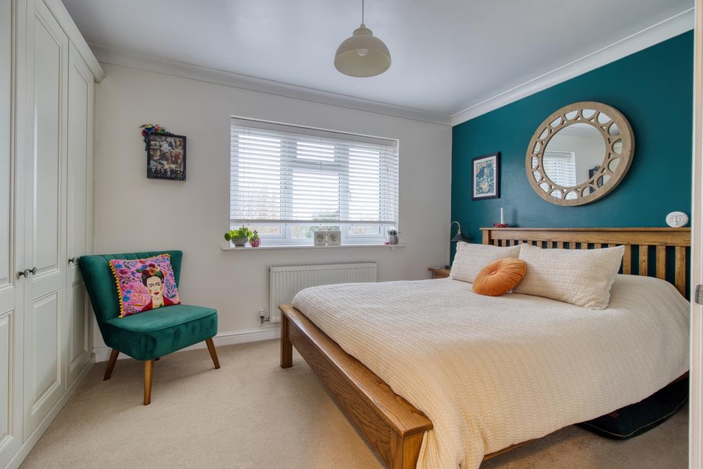 Bedroom One - Ewe Move Swindon South