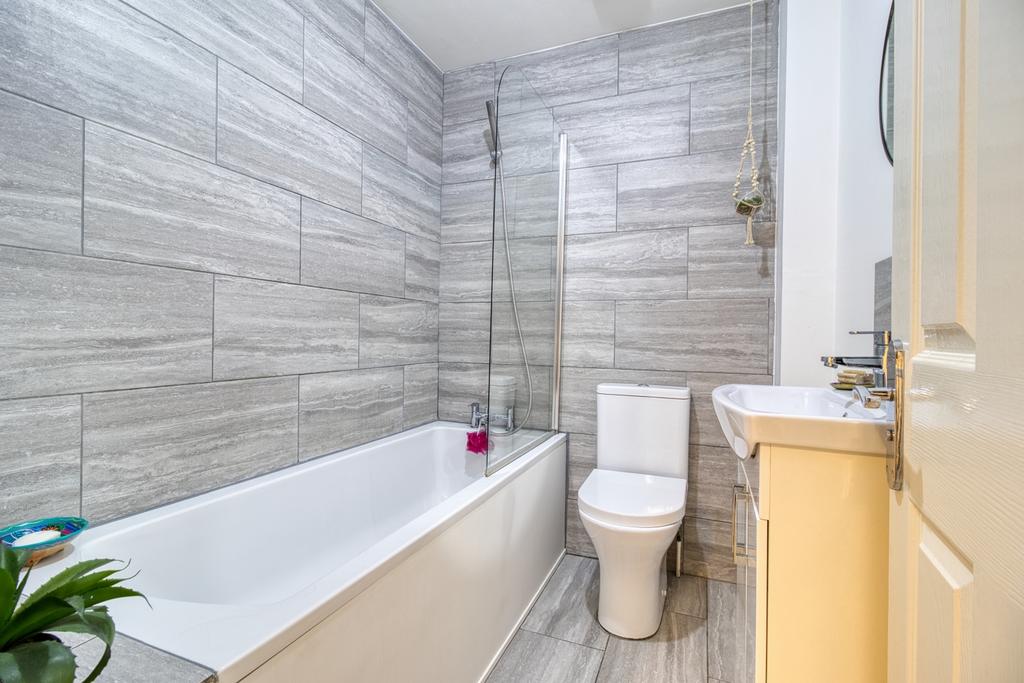 Bathroom - Ewe Move Swindon South