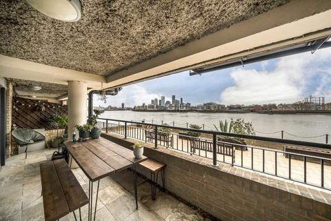 undefined, Wapping Wall, London E1W