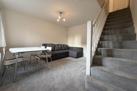 2 bedroom house to rent, Blossom Way, Salford M6