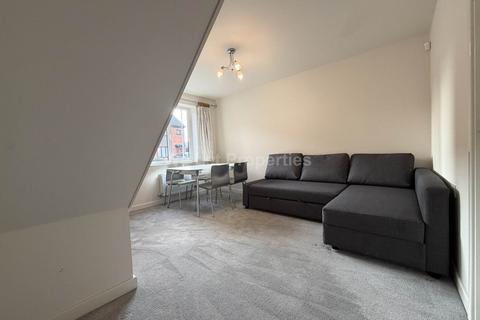 2 bedroom house to rent, Blossom Way, Salford M6