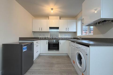 2 bedroom house to rent, Blossom Way, Salford M6