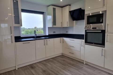 2 bedroom flat to rent, Lulworth Avenue, Wembley