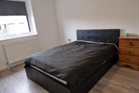 2 bedroom flat to rent, Lulworth Avenue, Wembley