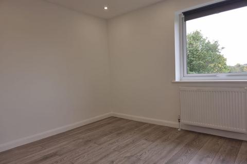 2 bedroom flat to rent, Lulworth Avenue, Wembley