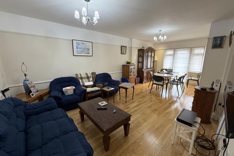 4 bedroom end of terrace house for sale, Kings Road, Harrow, HA2