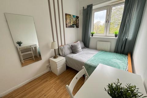 4 bedroom flat share to rent, Smart Street, London E2