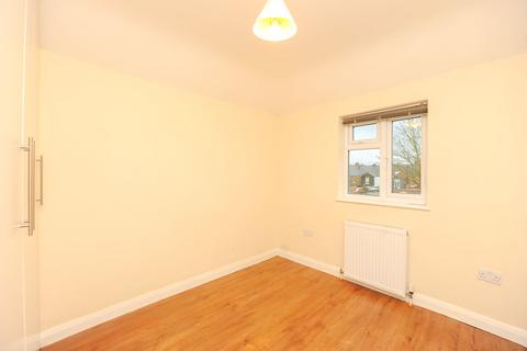2 bedroom flat to rent, Hilliard Road, Northwood, HA6