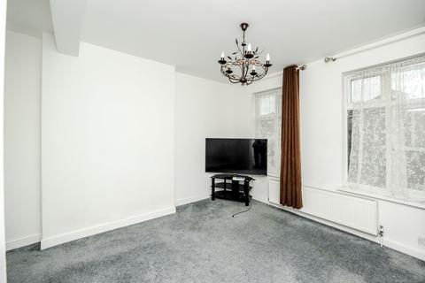 3 bedroom flat to rent, Pinner Green, Pinner, HA5