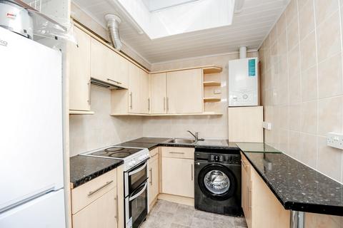 3 bedroom flat to rent, Pinner Green, Pinner, HA5