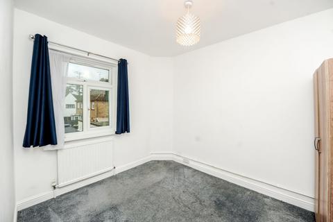 3 bedroom flat to rent, Pinner Green, Pinner, HA5