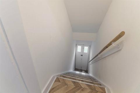 3 bedroom apartment to rent, Kingsbridge Crescent, Glasgow, G44