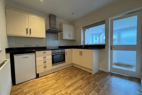 3 bedroom semi-detached house to rent, Hakeburn Road, Cirencester, GL7