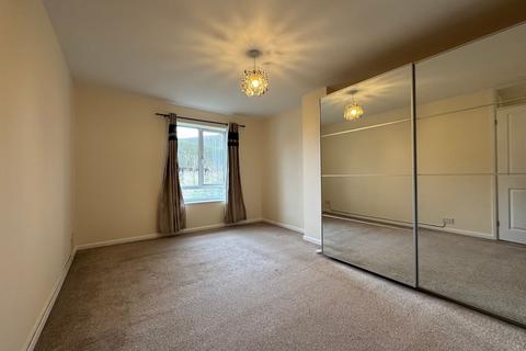 3 bedroom semi-detached house to rent, Hakeburn Road, Cirencester, GL7