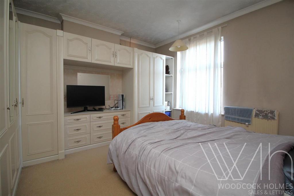 Bedroom 1 .JPG