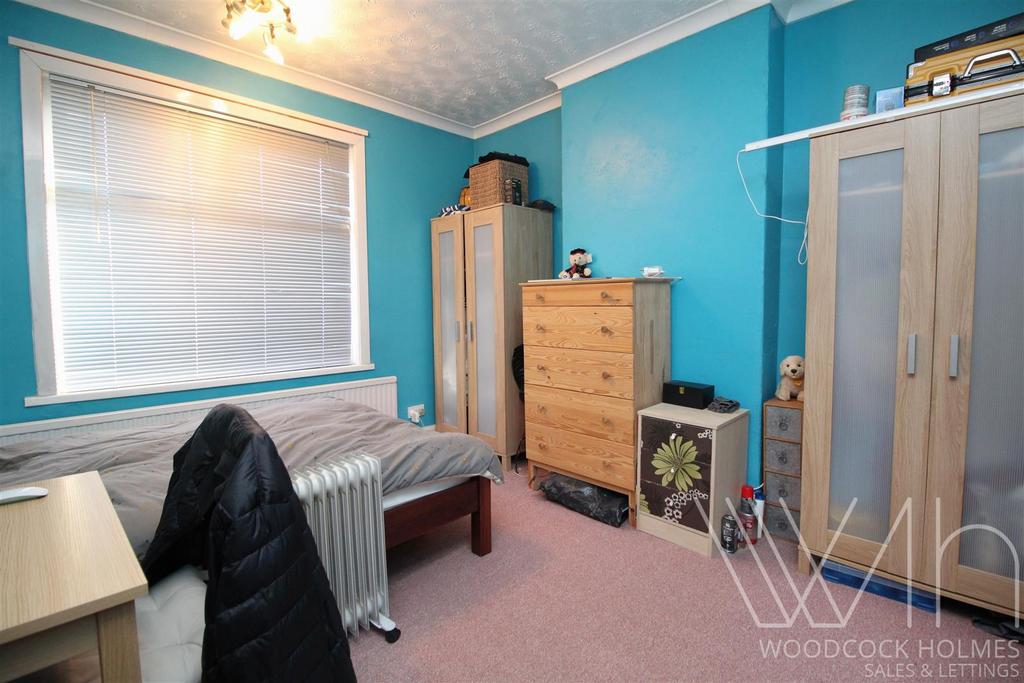 Bedroom 2.JPG