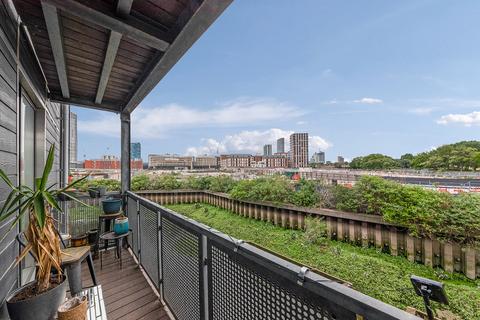 2 bedroom flat for sale, Island House, London E3