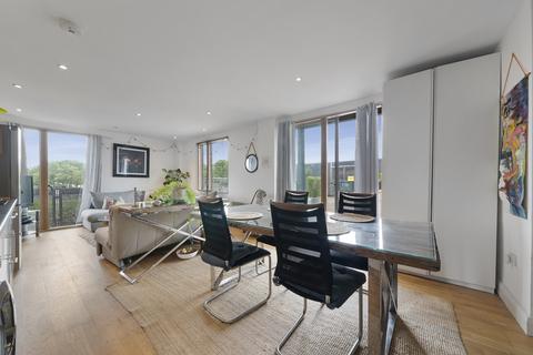 2 bedroom flat for sale, Island House, London E3