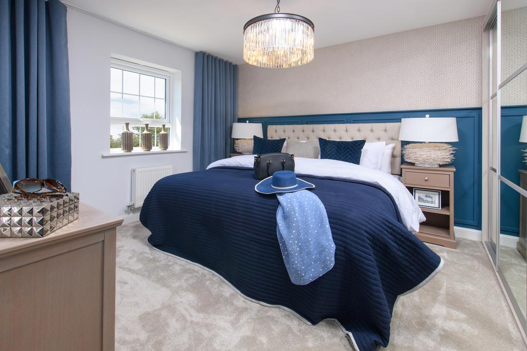Double bedroom with en suite &amp; built-in storage...