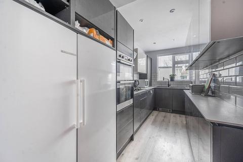 5 bedroom semi-detached house to rent, Charmian Avenue, Stanmore, HA7