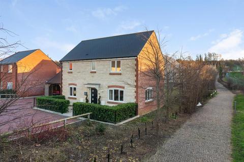 3 bedroom detached house for sale, Orchard Way, Weymouth