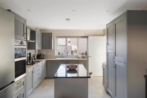 3 bedroom detached house for sale, Orchard Way, Weymouth