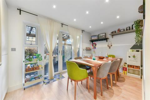 undefined, Daffodil Close, Mitcham CR4