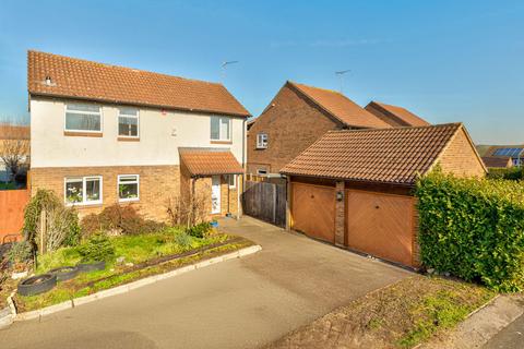 3 bedroom detached house to rent, Ripon Way, Hertfordshire AL4