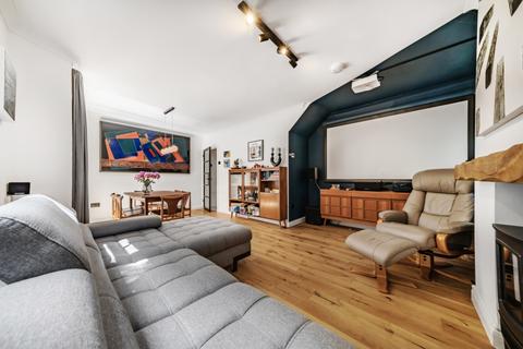 4 bedroom flat to rent, Glen Albyn Road, London, SW19