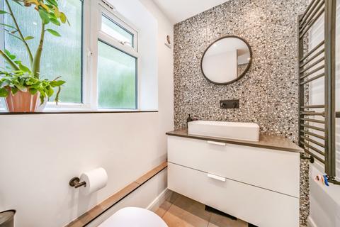 4 bedroom flat to rent, Glen Albyn Road, London, SW19