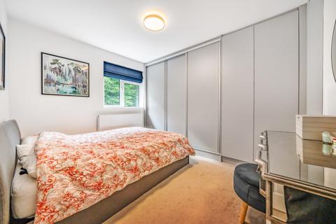 4 bedroom flat to rent, Glen Albyn Road, London, SW19