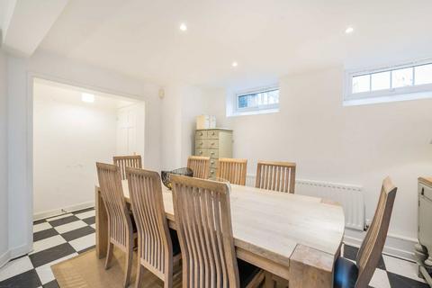 3 bedroom terraced house to rent, Church Road, London SW19