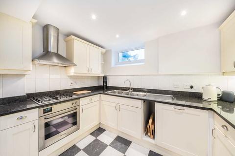 3 bedroom terraced house to rent, Church Road, London SW19