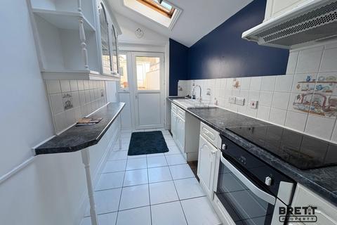 3 bedroom end of terrace house to rent, 16 Cromwell Road, Milford Haven, Pembrokeshire. SA73 2EG