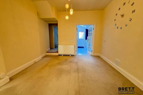 3 bedroom end of terrace house to rent, 16 Cromwell Road, Milford Haven, Pembrokeshire. SA73 2EG