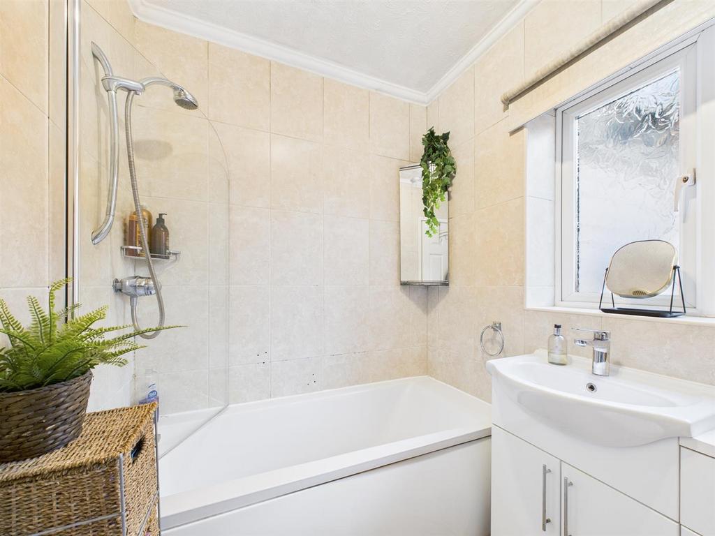 BATHROOM 2.jpg