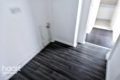 3 bedroom terraced house to rent, Lodge Avenue, DAGENHAM