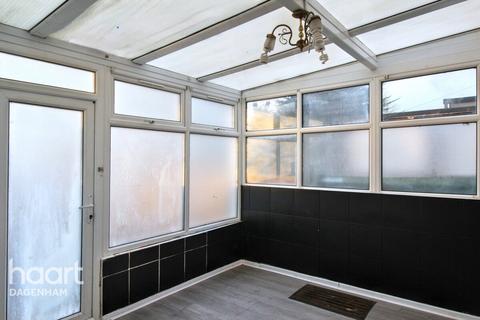 3 bedroom terraced house to rent, Lodge Avenue, DAGENHAM