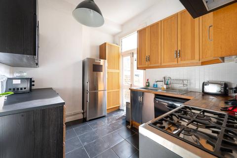 2 bedroom flat to rent, Tubbs Road, Harlesden, London, NW10