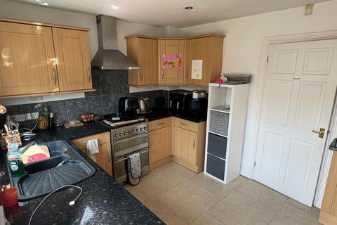 2 bedroom semi-detached house to rent, Smalley Drive, Oakwood, DE21