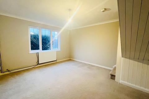 2 bedroom terraced house to rent, Carvel Way, Littlehampton, BN17