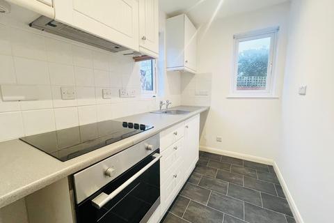 2 bedroom terraced house to rent, Carvel Way, Littlehampton, BN17
