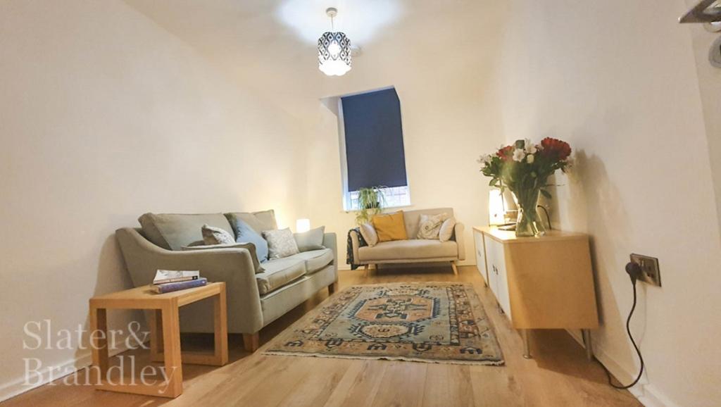 Lrg Flat 4 Lounge