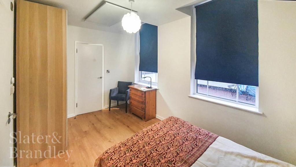 Lrg Flat 4 bedroom