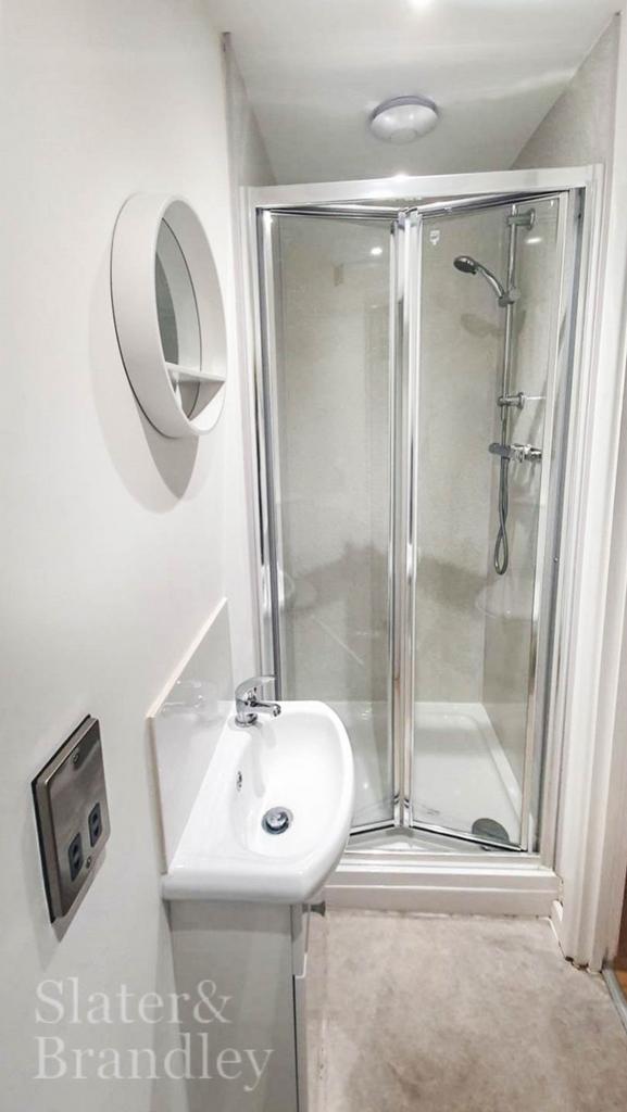 Lrg Flat 4 Bathroom