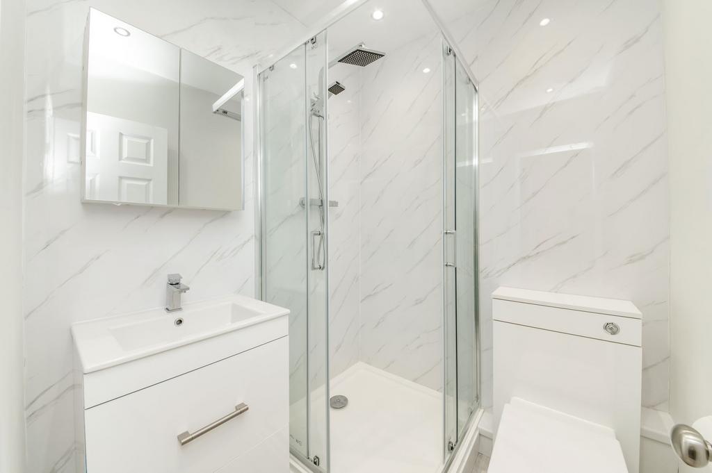 Bedroom one en suite