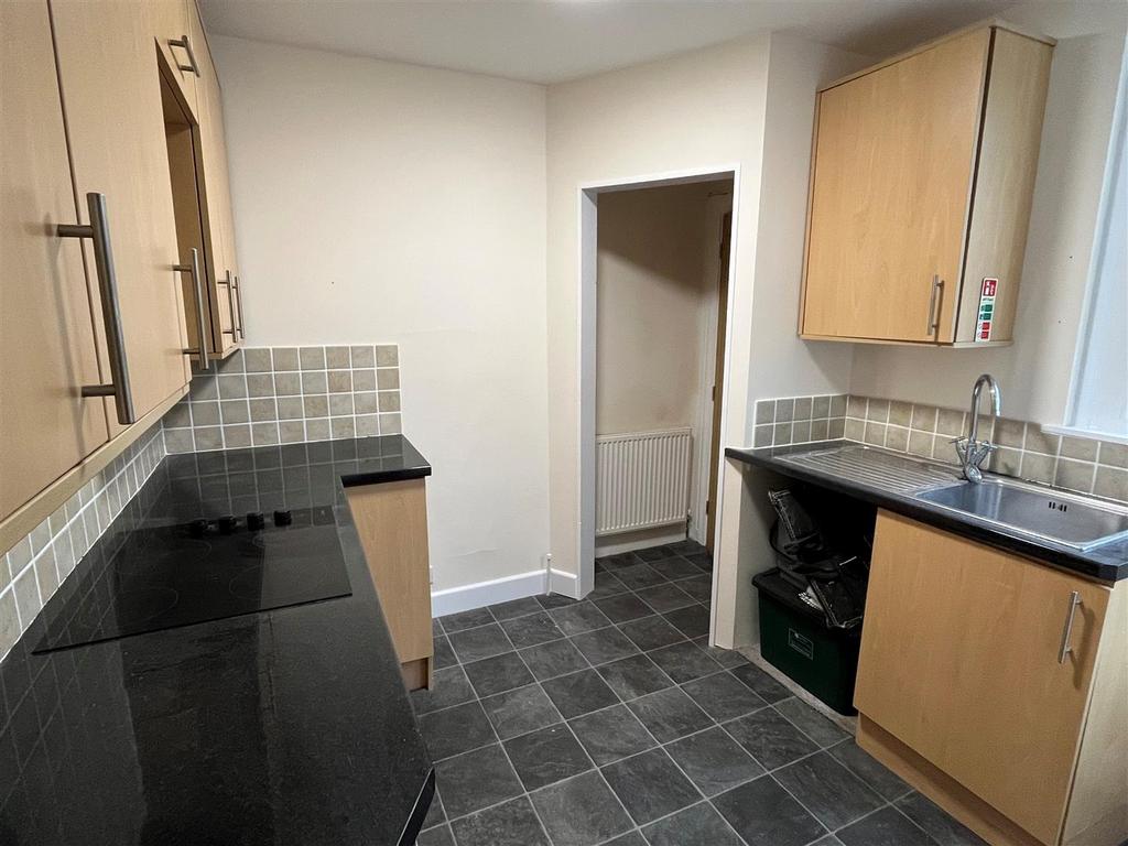 Kitchen 2.jpg