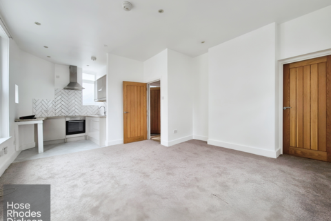 1 bedroom flat to rent, Pier Street, PO38