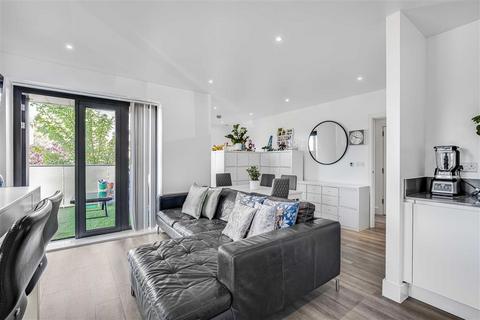 2 bedroom flat for sale - Westleigh Avenue, SW15
