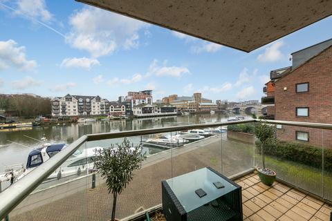 2 bedroom apartment for sale, Becketts Place, Hampton Wick, Kingston upon Thames, KT1